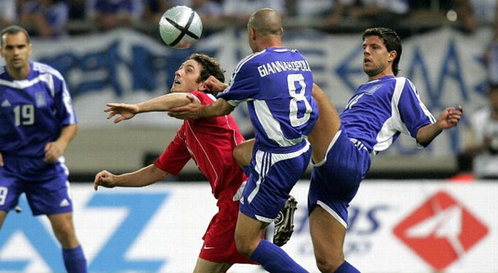 在2004年欧洲杯上，菲萨斯是希腊队防线的重要一员。 图片来源：网络