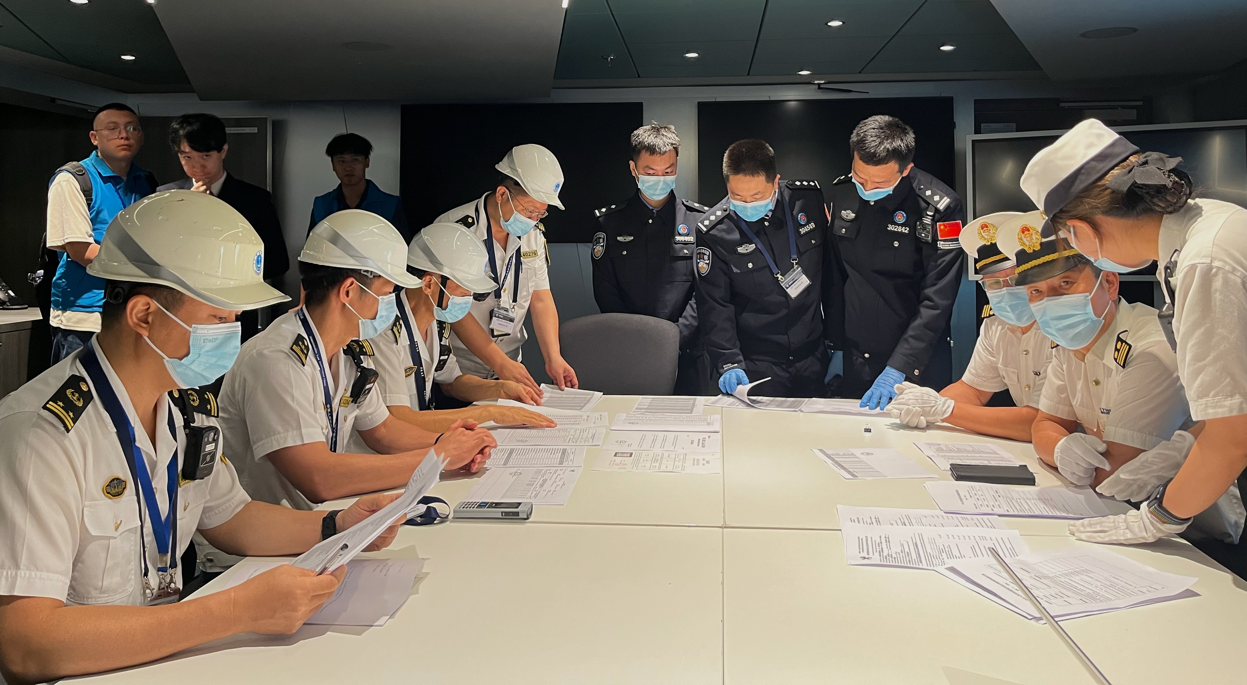 亚洲旗舰“MSC荣耀”号邮轮抵深 海事部门全力保障提升邮轮出行“安全感”