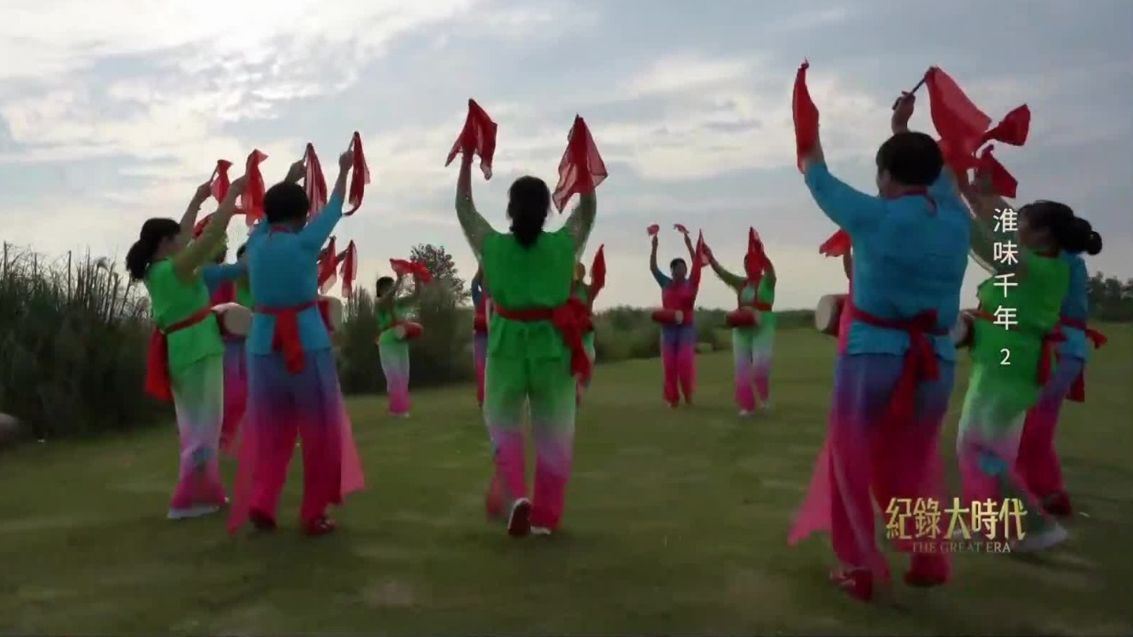 洪泽湖当地百姓以渔鼓为工具，编排出集祭祀、祈福为一体的仪式“渔鼓舞”