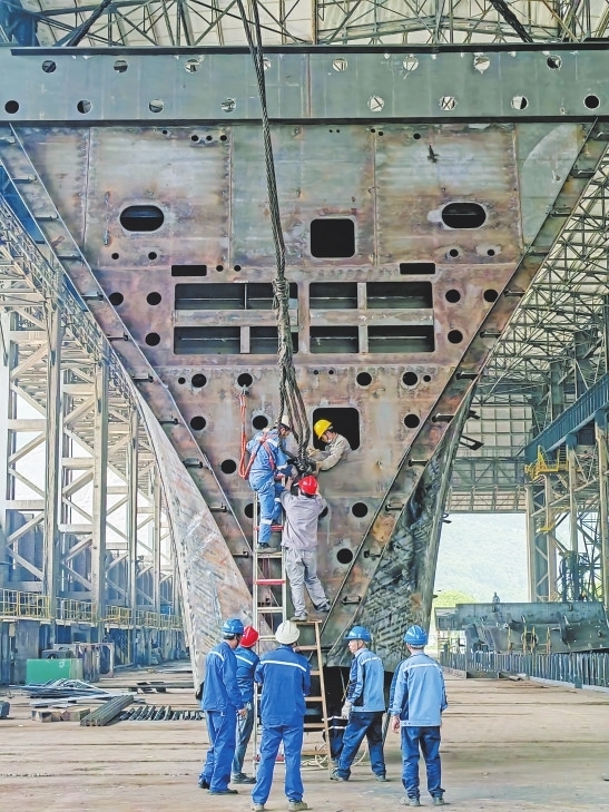 造船现场。(本文图片由江西省新江洲船舶重工有限责任公司提供)