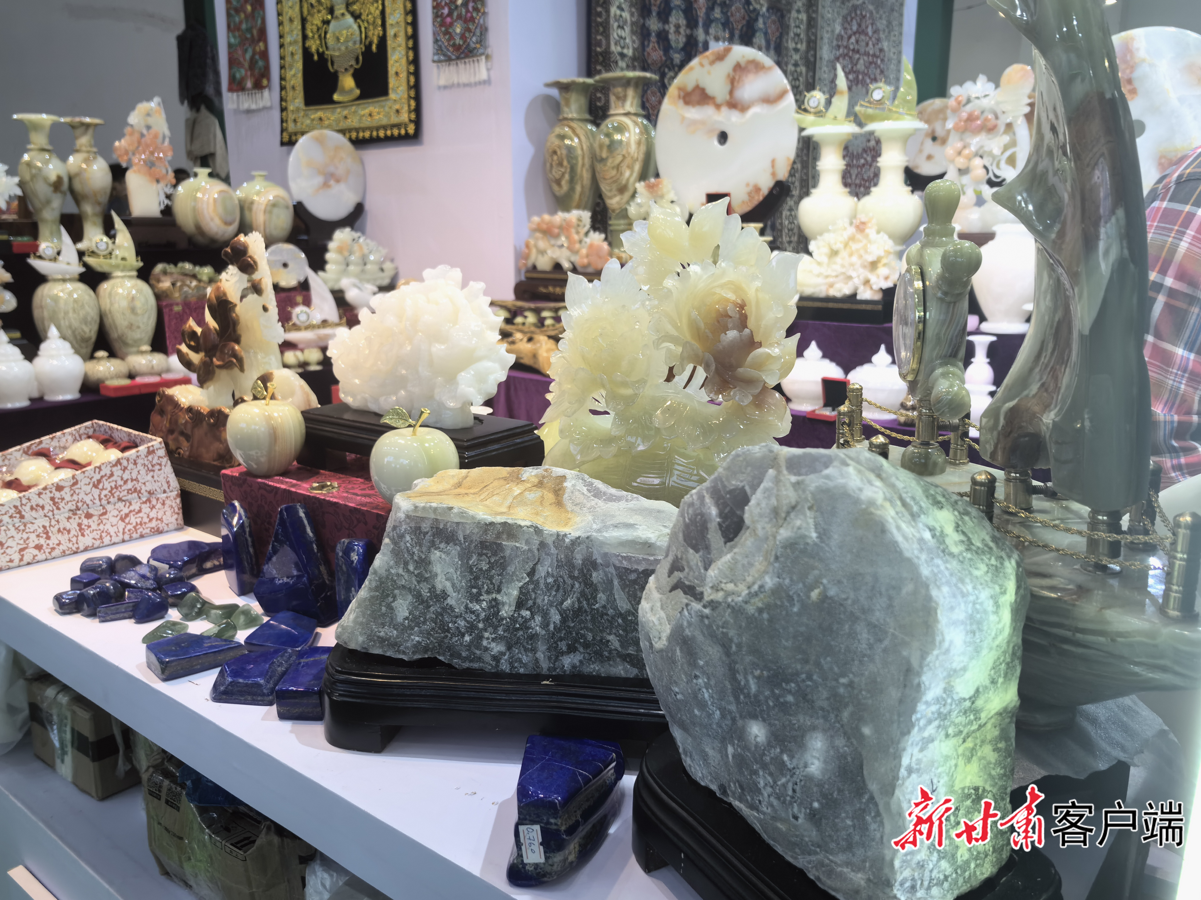 印度展馆里展出的各类玉石