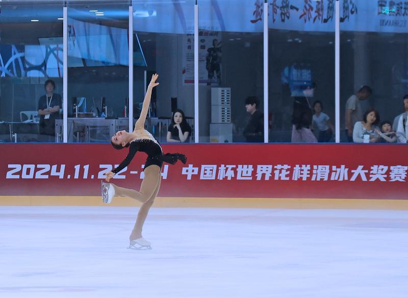 西安花滑少年谷佳宸喜获2024年中国花样滑冰俱乐部联赛银牌