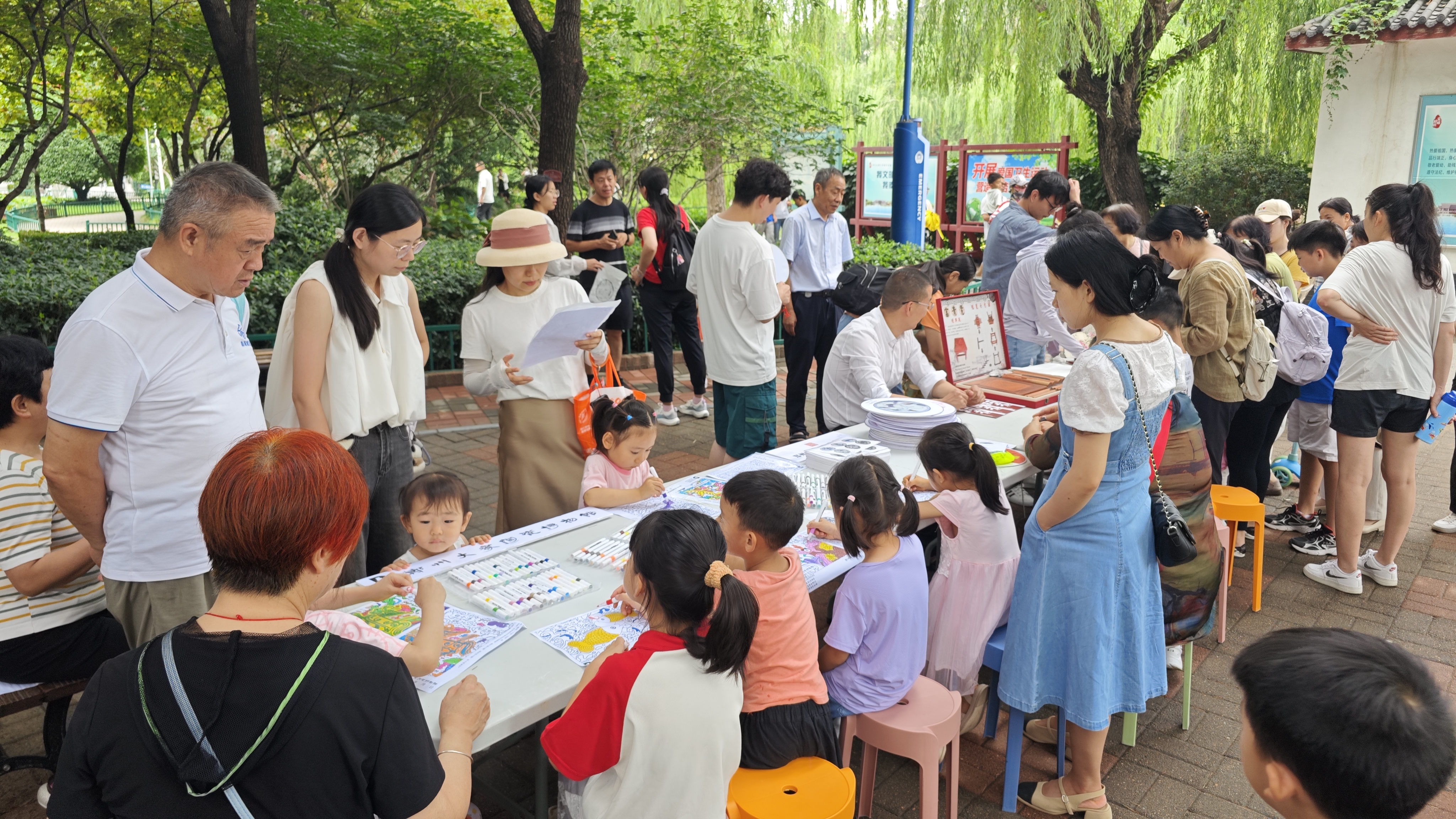 “公园+博物馆”来了！博物馆文创市集亮相紫荆山公园