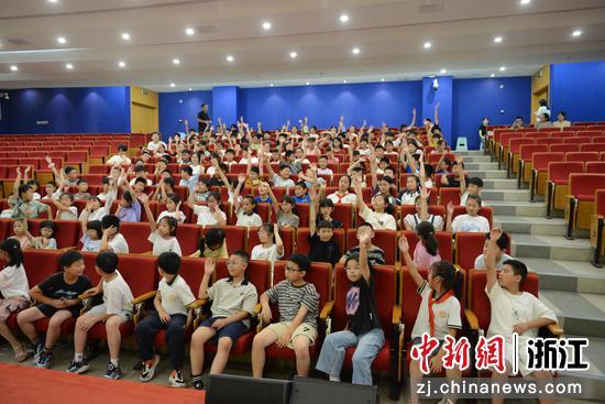 授课现场。 甬江街道供图
