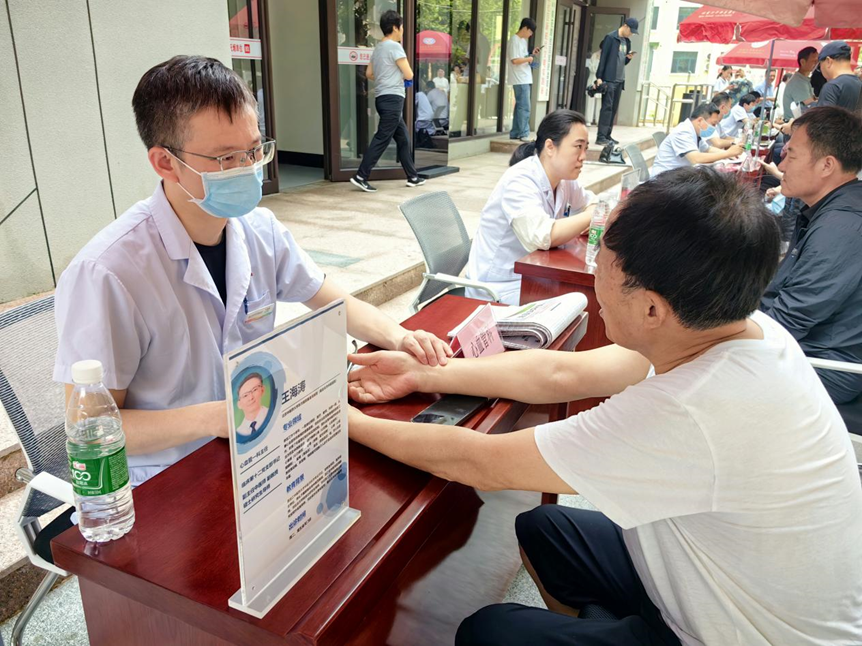 北京中医药大学东方医院秦皇岛医院开展中医药健康服务进社区活动