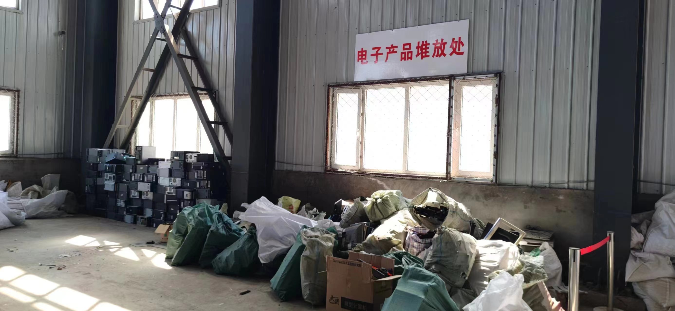 回收电子产品堆放处