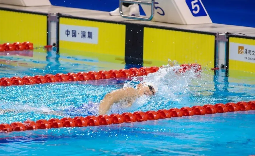 程玉洁在全国游泳冠军赛女子4X200米自由泳接力决赛中。