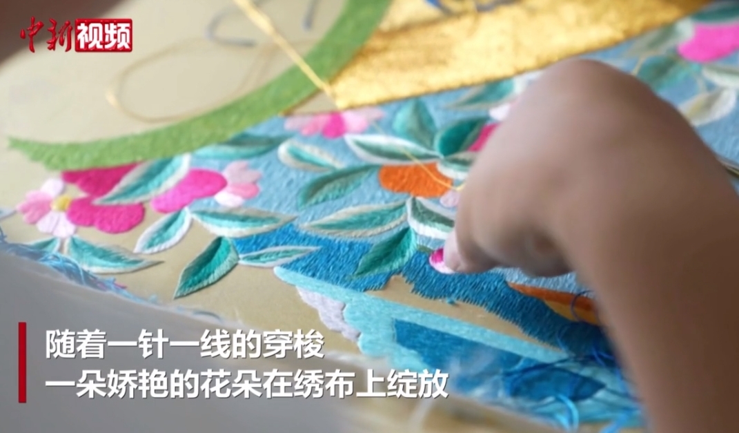 河北承德：刺绣微工厂带动群众增收致富