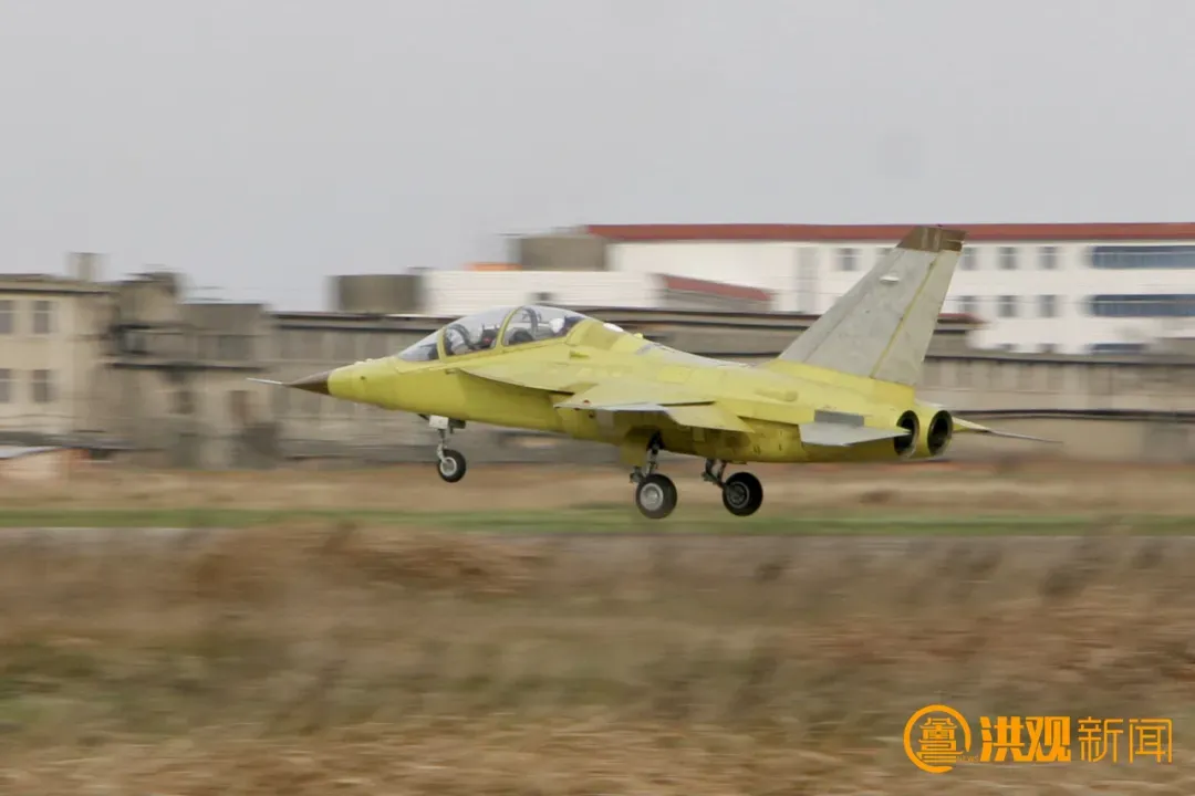 2006年3月13日，L15高教机首飞成功