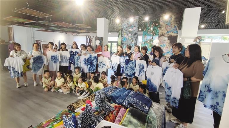 “小学徒”感受染缬非遗之美