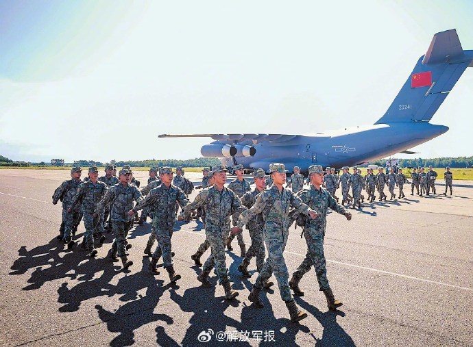 中白“雄鷹突擊-2024”陸軍聯(lián)訓即將開(kāi)啟，分隊戰術(shù)協(xié)同等內容展開(kāi)強化訓練，中方參訓部隊完成跨國兵力集結