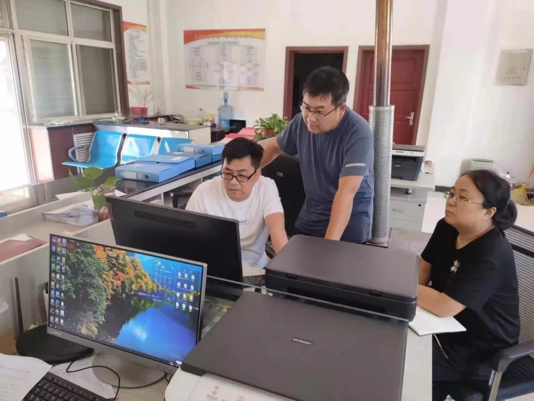 甘谷县纪委监委督查组监督检查六峰镇农村集体“三资”管理工作。