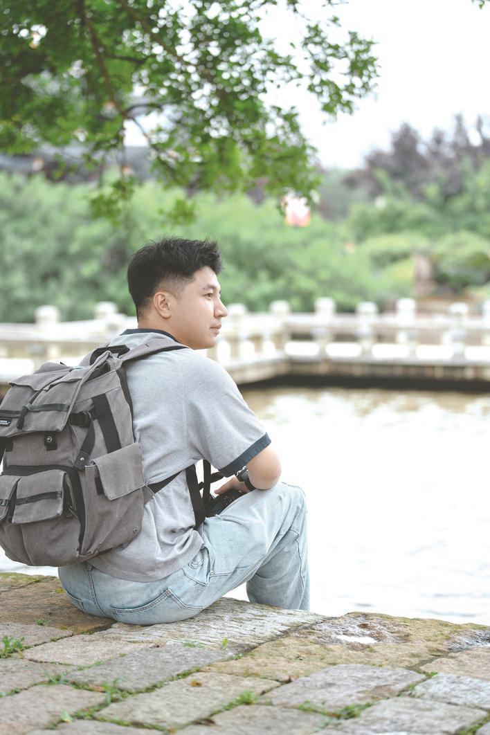 小吴在长春旅游时留影