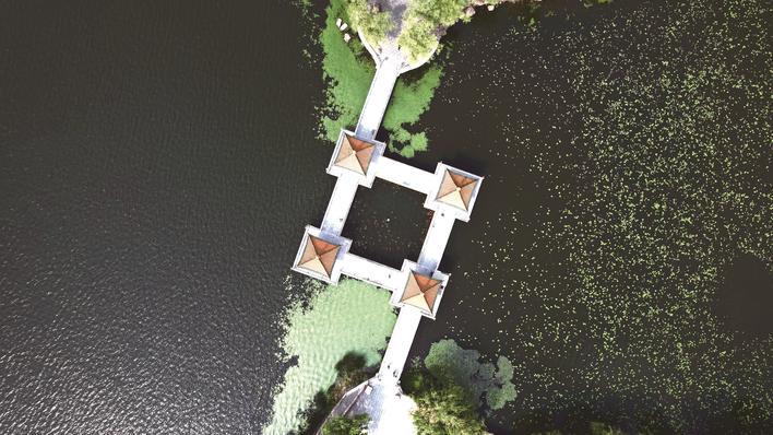 航拍南湖公园四亭桥