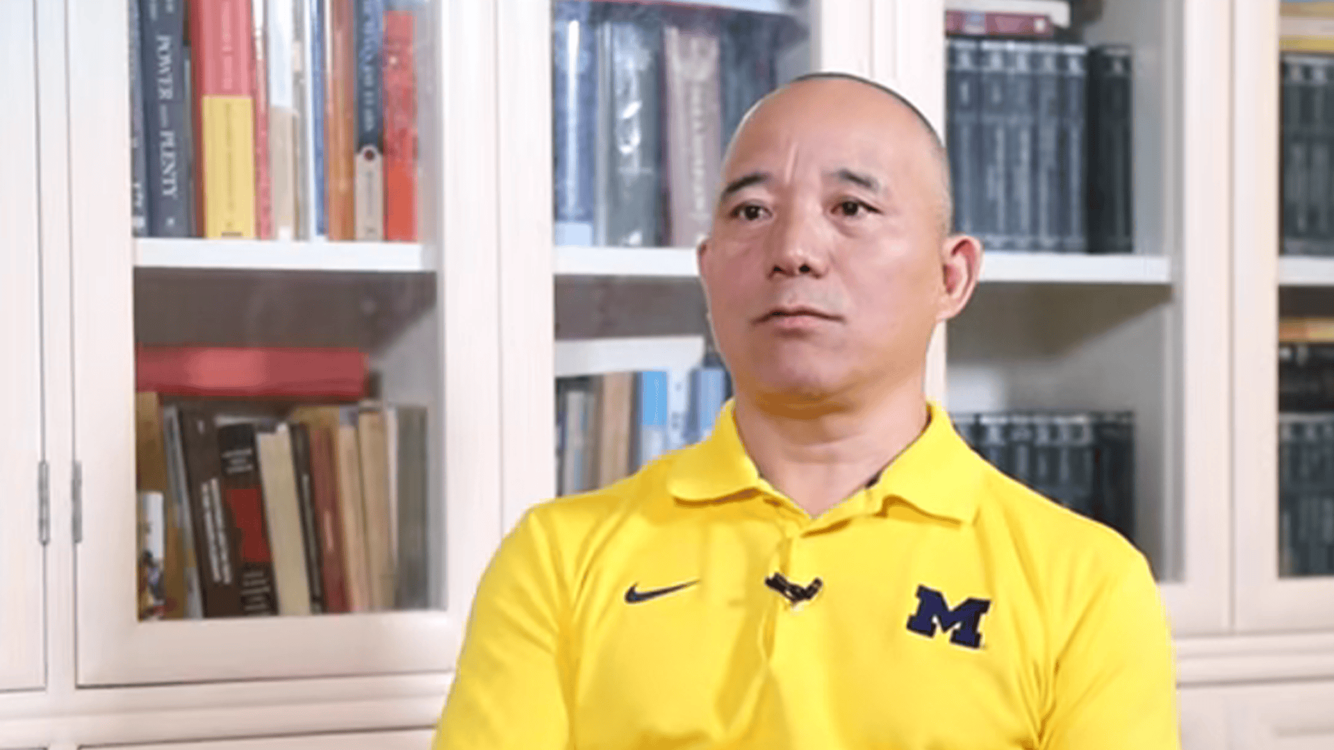 经济学家向松祚:现在大学生相当于以前中专生,去当外卖小哥不吃亏_凤凰网视频_凤凰网