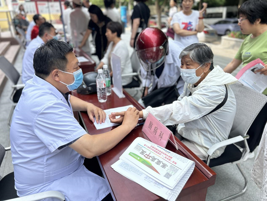 北京中医药大学东方医院秦皇岛医院开展中医药健康服务进社区活动