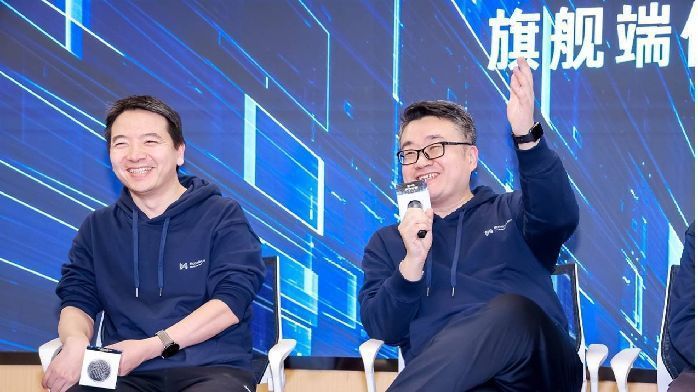 对话面壁智能首席科学家刘知远:大模型将有新的摩尔定律,AGI 时代的智能终端未必是手机_凤凰网