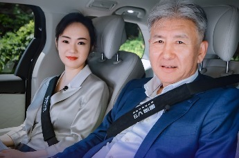 凤凰网《达沃斯直通车》对话东软集团创始人、董事长刘积仁