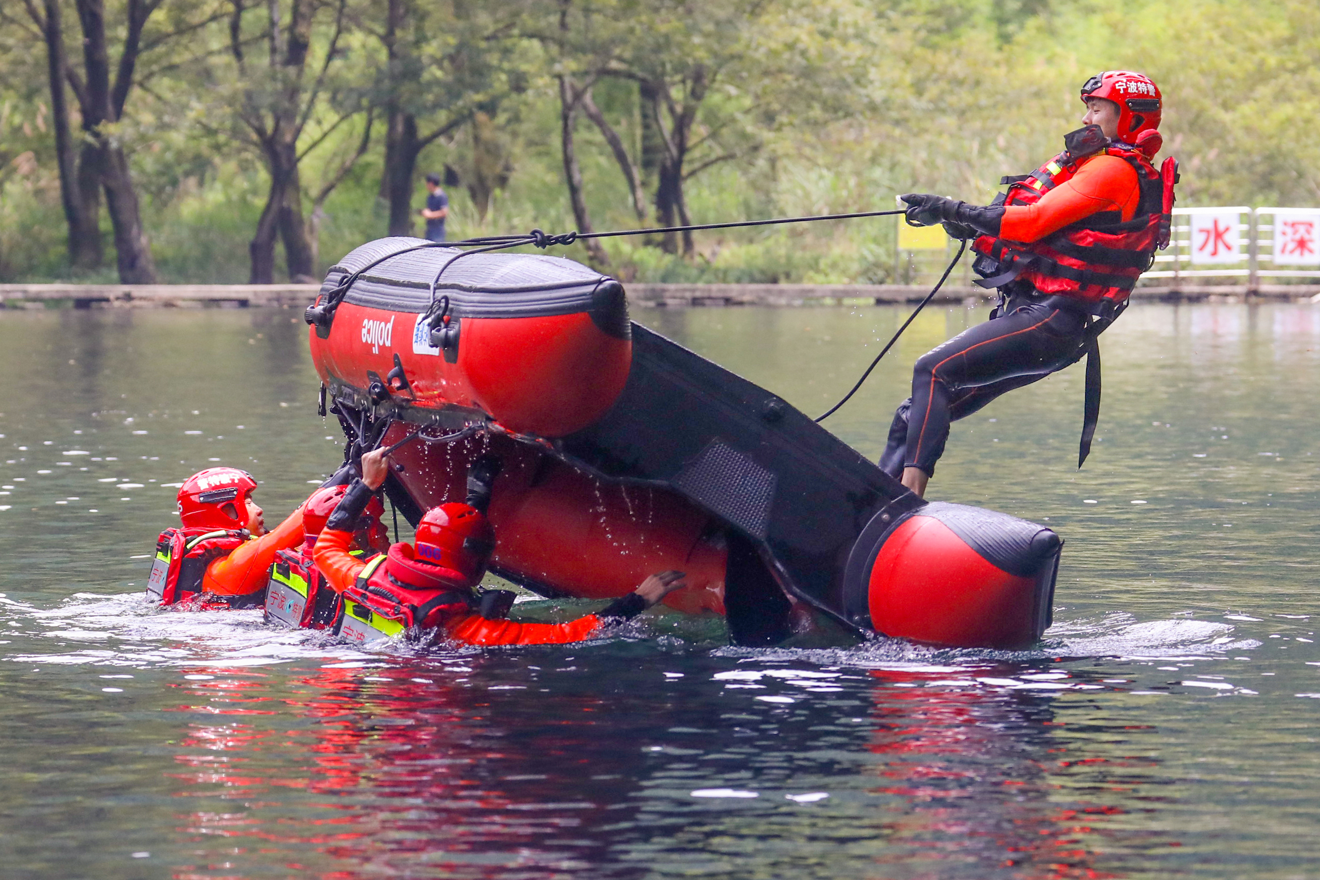 宁波|为提升应急救援能力 整合力量开展水上救援实战演练