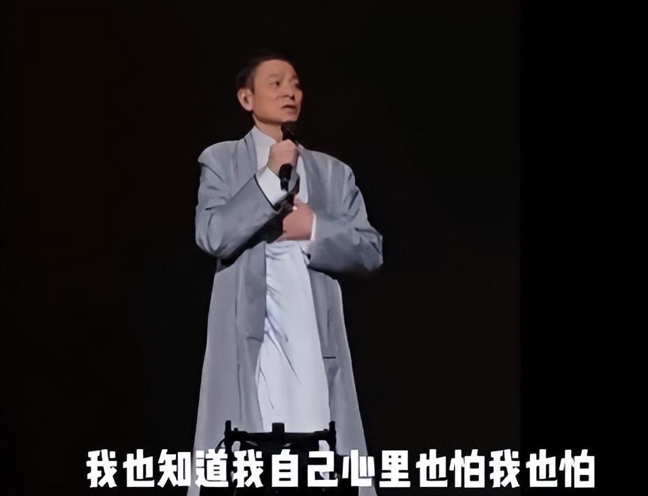 刘德华演唱会妻女现身捧场，朱丽蒨衣着低调，刘向蕙全程不摘口罩