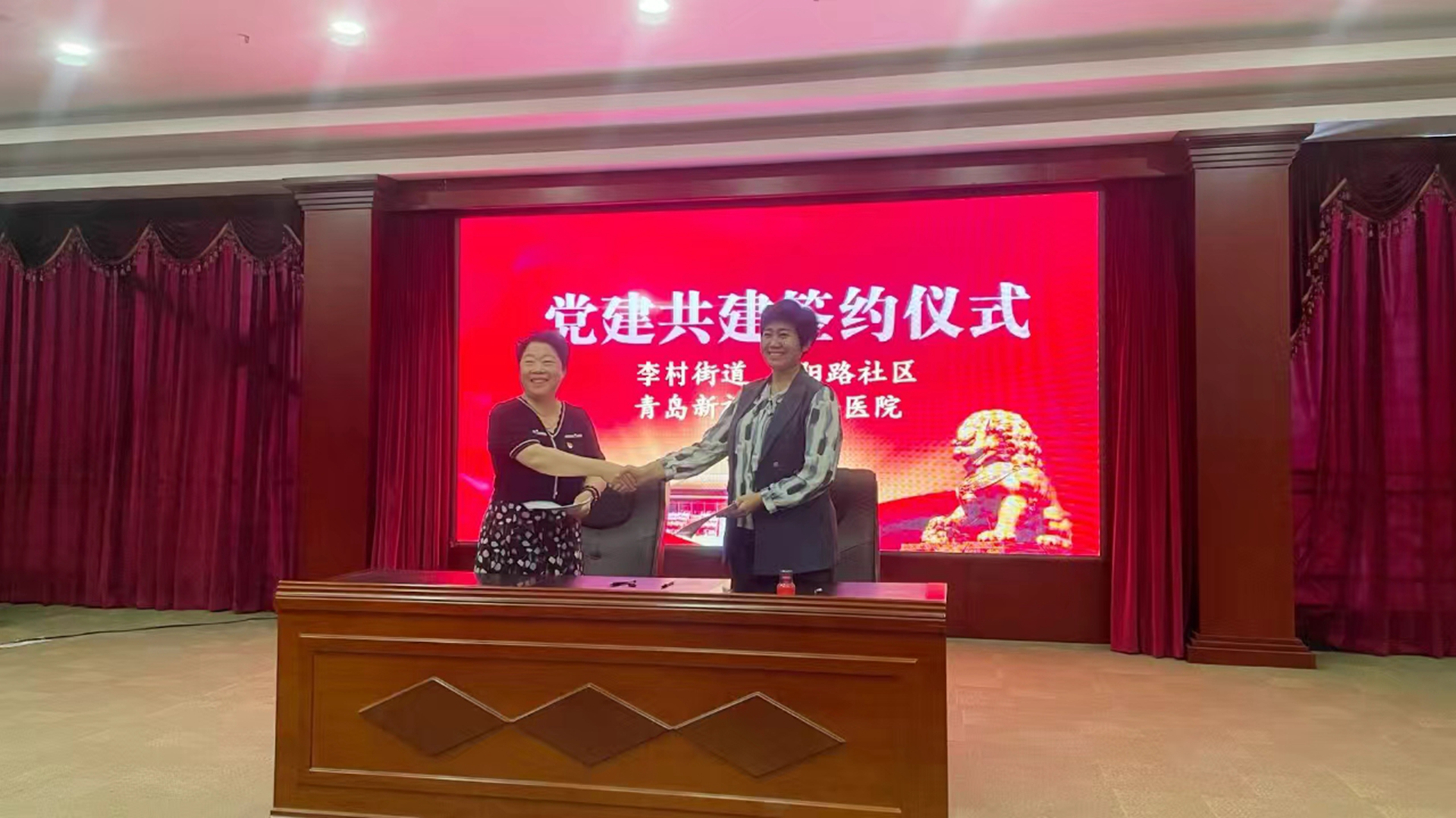 “红色基因 薪火相传” 青岛市红色文艺进企业演出活动暨党员签约仪式在青岛新视界眼科医院成功举行