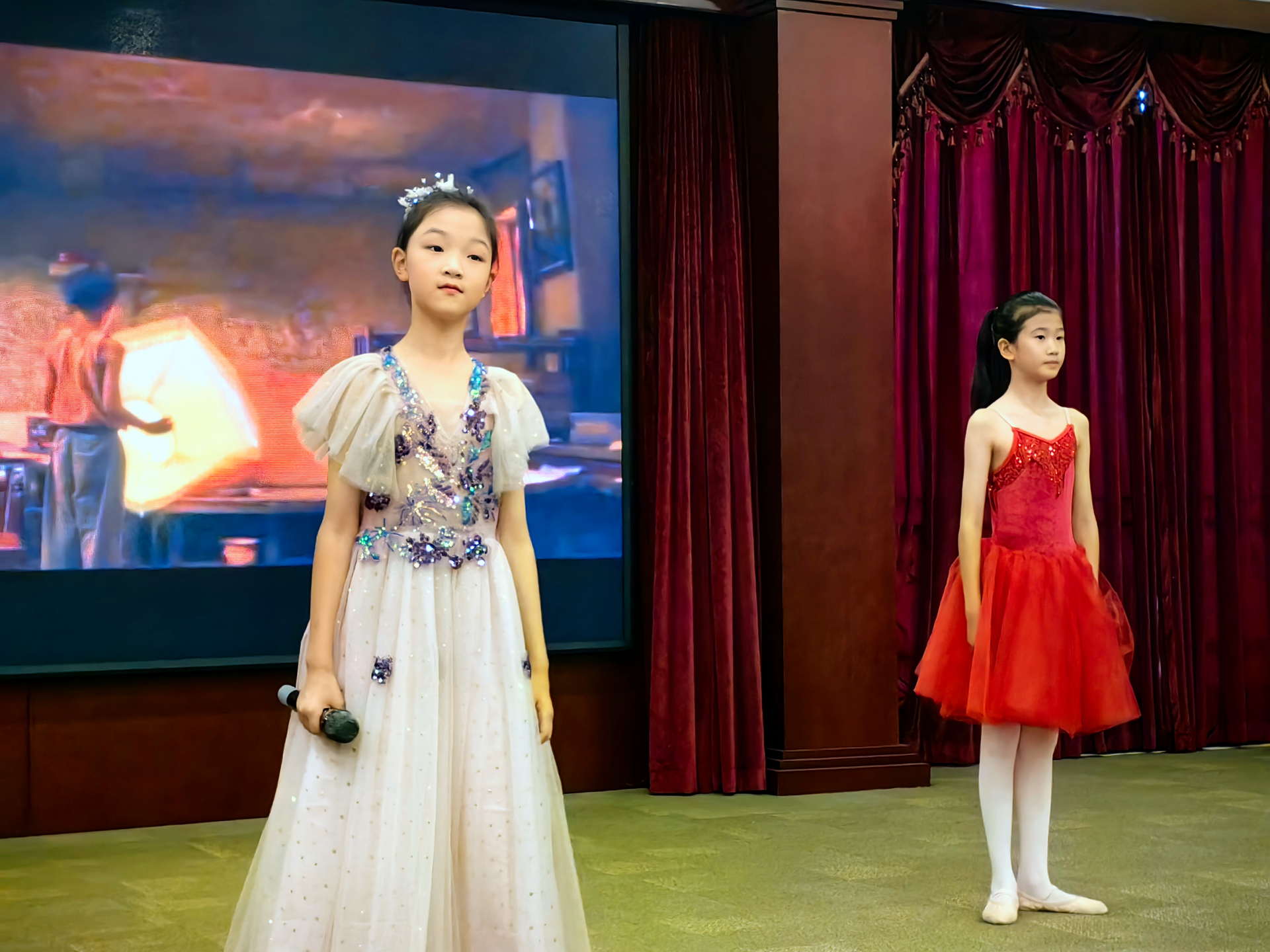 “红色基因 薪火相传” 青岛市红色文艺进企业演出活动暨党员签约仪式在青岛新视界眼科医院成功举行