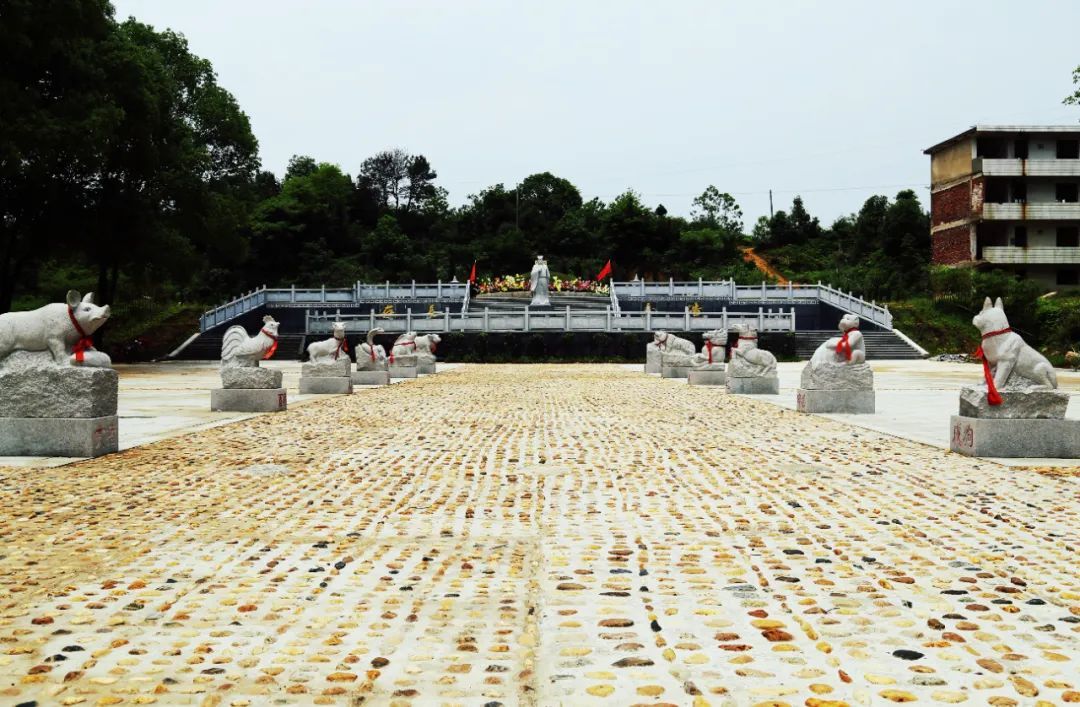 洪皓陵园广场。 汪填金/摄