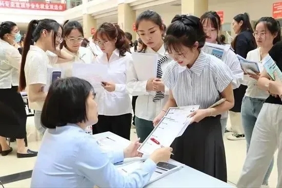 山东女子学院养老服务管理专业毕业生就业双选会现场 /图源：山东女子学院