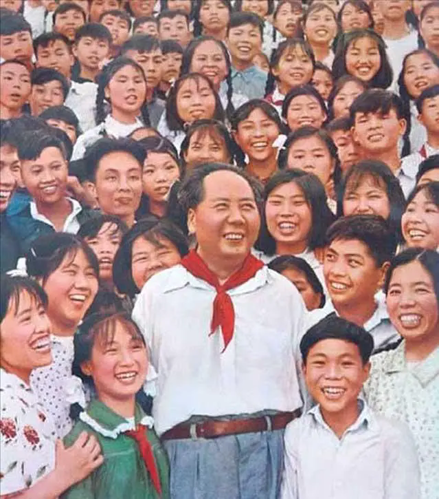 《毛主席戴上了红领巾》