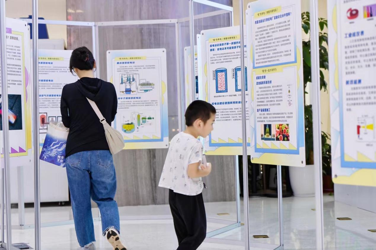 市民群众“带着问题找答案”2