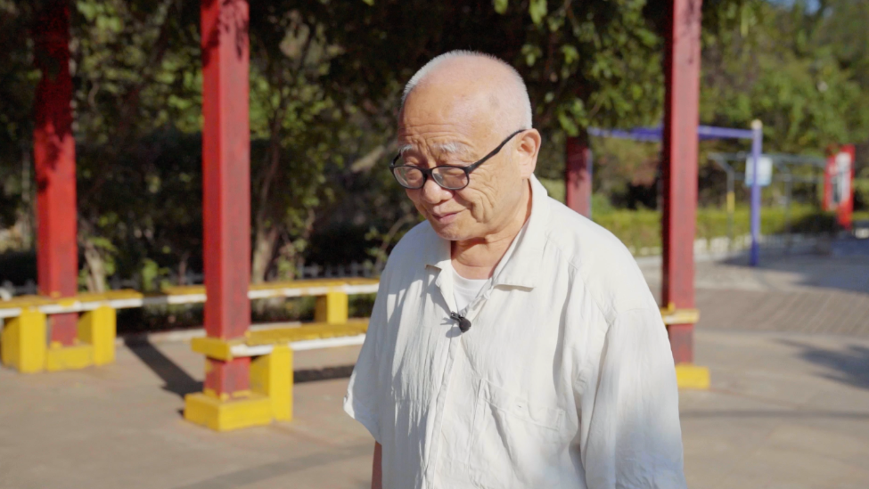 “核弹老人”魏世杰，儿子残疾，妻女精神分裂，30年仍写完3部长篇小说，10多本科普类书籍