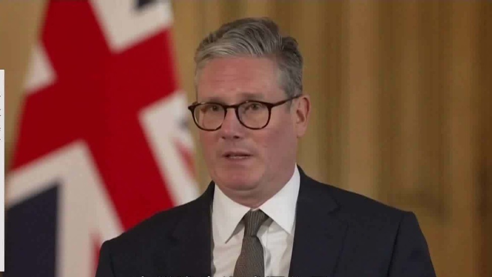 英新首相召开首次内阁会议