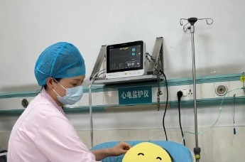 家长辅导孩子作业气到碱中毒进急诊，呼吸困难、手指呈爪形，长期暴躁焦虑易影响健康