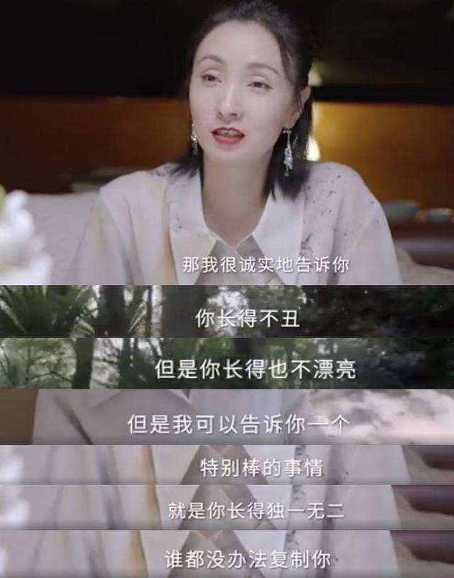 徐峥携女儿散步，15岁徐小宝身材和爸爸一样壮，走路气势都一样