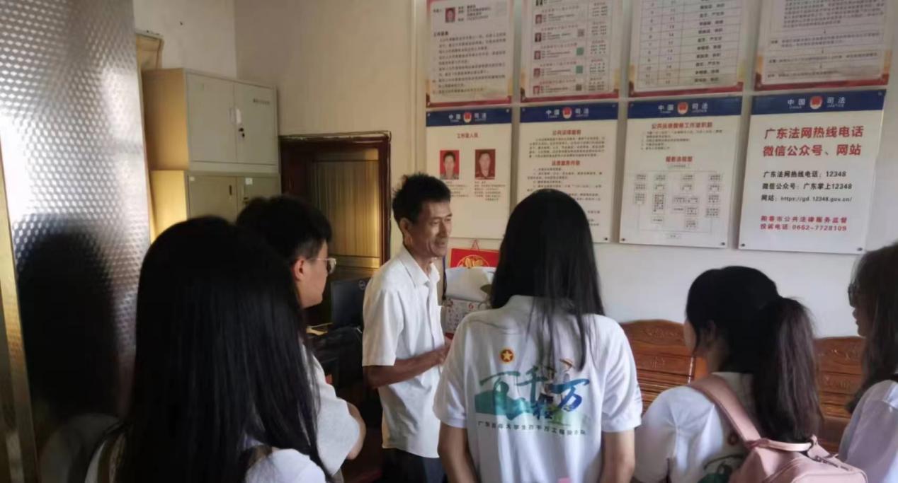 双益农实践团与村书记协谈