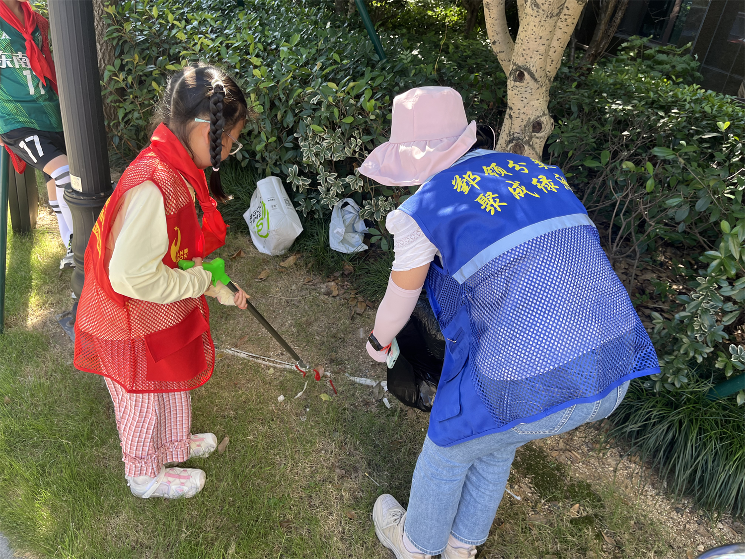 鄞州海璟园社区:小小志愿者在炎炎夏日中的绿色之旅