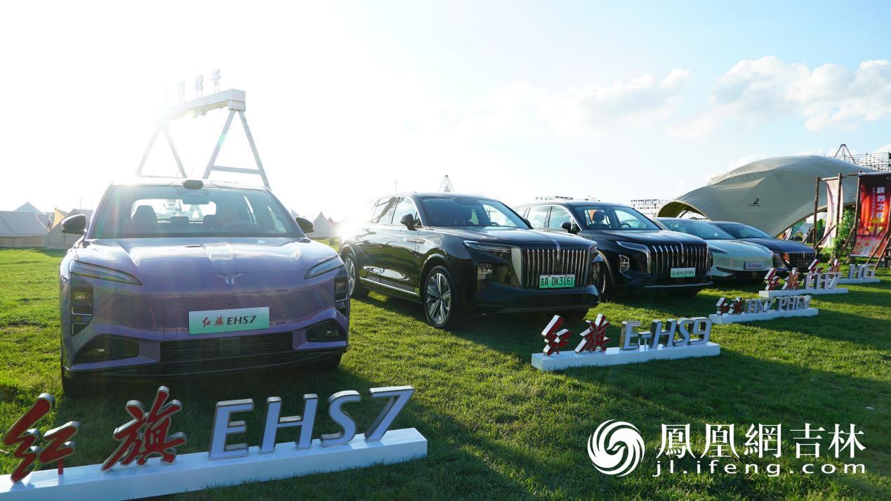 巴黎赛场每升一面国旗 中国一汽将向奥运健儿赠一台红旗车