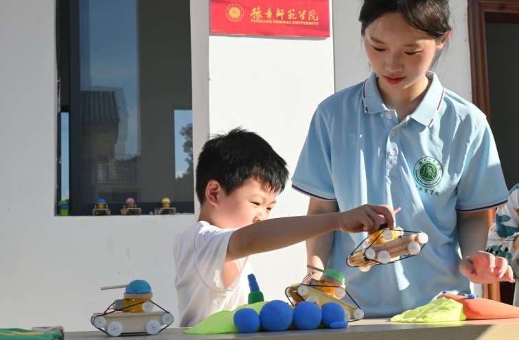 豫章师范学院小学教育学院赴赣县千丈村开展科普志愿实践活动