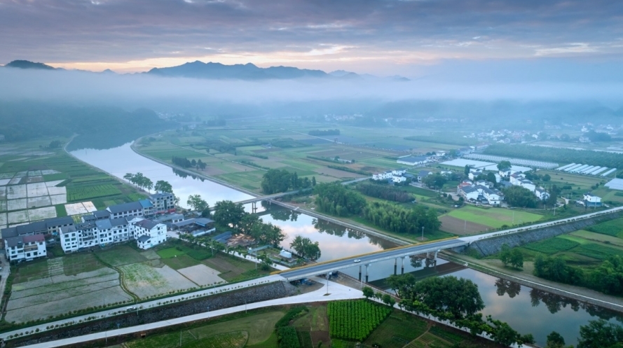 治理后的武宁水(征村段)尽显水清岸美田园新(图片均由邱剑锋摄)
