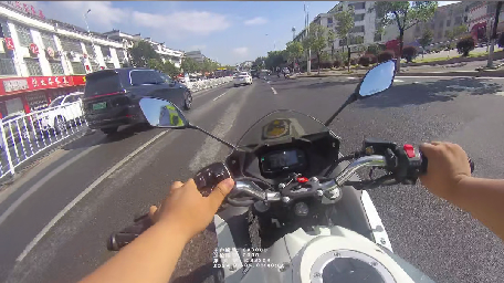 男子被毒蛇咬伤 龙南交警上演9分钟“紧急救援”