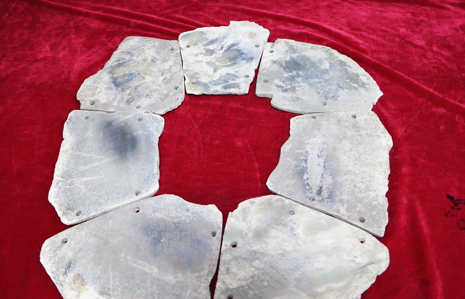 你见过最大的玉璧有多大 古代工匠炫技之作一眼入坑