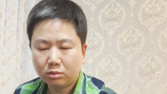 凤凰网《旅途》｜10岁全盲，他选择不认命