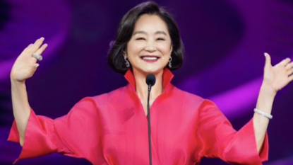 69岁林青霞意外受伤，一夜连吃3次安眠药才睡，醒来后不慎摔裂肋骨封面图