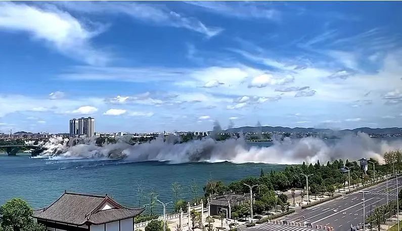 吉水赣江大桥危桥爆破 在原址新建一座大桥