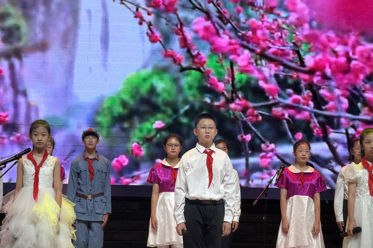 南大港第二完全小学学生参加沧州市经典诵读展演活动。郑合香 摄