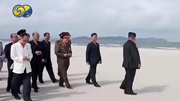 金正恩视察海岸旅游区项目