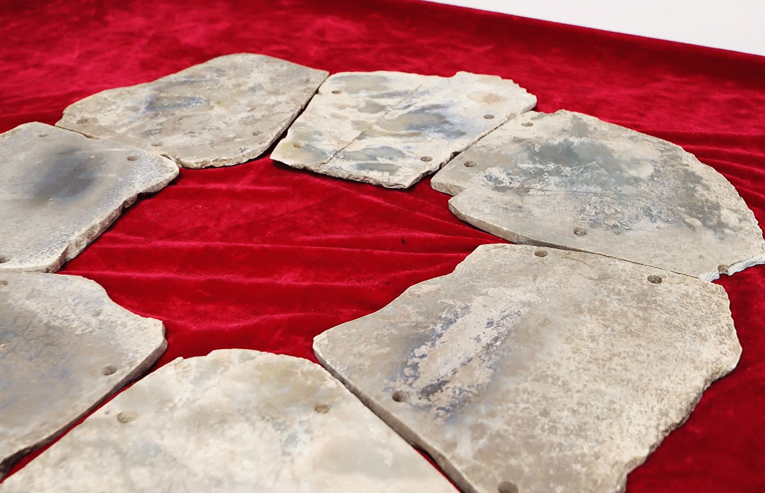 你见过最大的玉璧有多大 古代工匠炫技之作一眼入坑