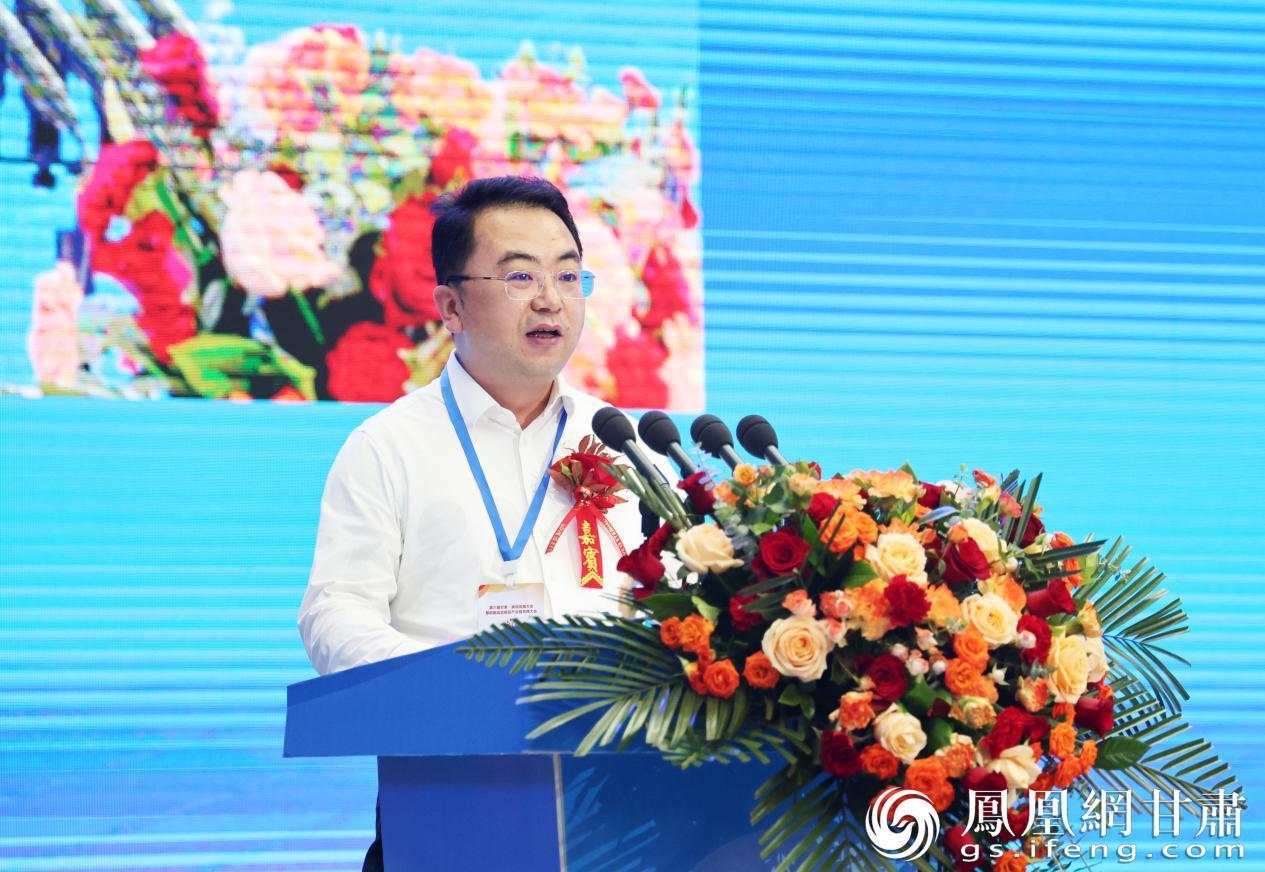 平凉市委常委、副市长刘国军表示，将以最大诚意、最优政策、最佳服务让企业家放心投资、安心发展。崇信县委宣传部供图