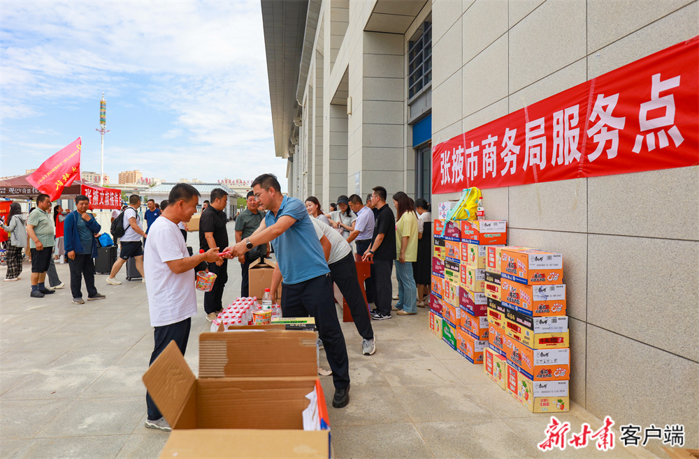 张掖市全力做好滞留旅客调度转运后勤保障等工作　新甘肃·甘肃日报通讯员　殷旭　摄