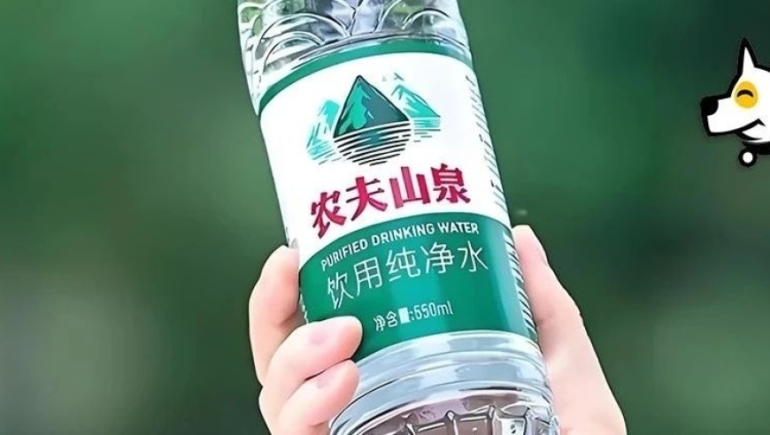 农夫山泉的小绿瓶，在夏天杀疯了